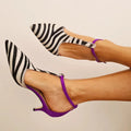 Decolleté zebrado con tacón violeta