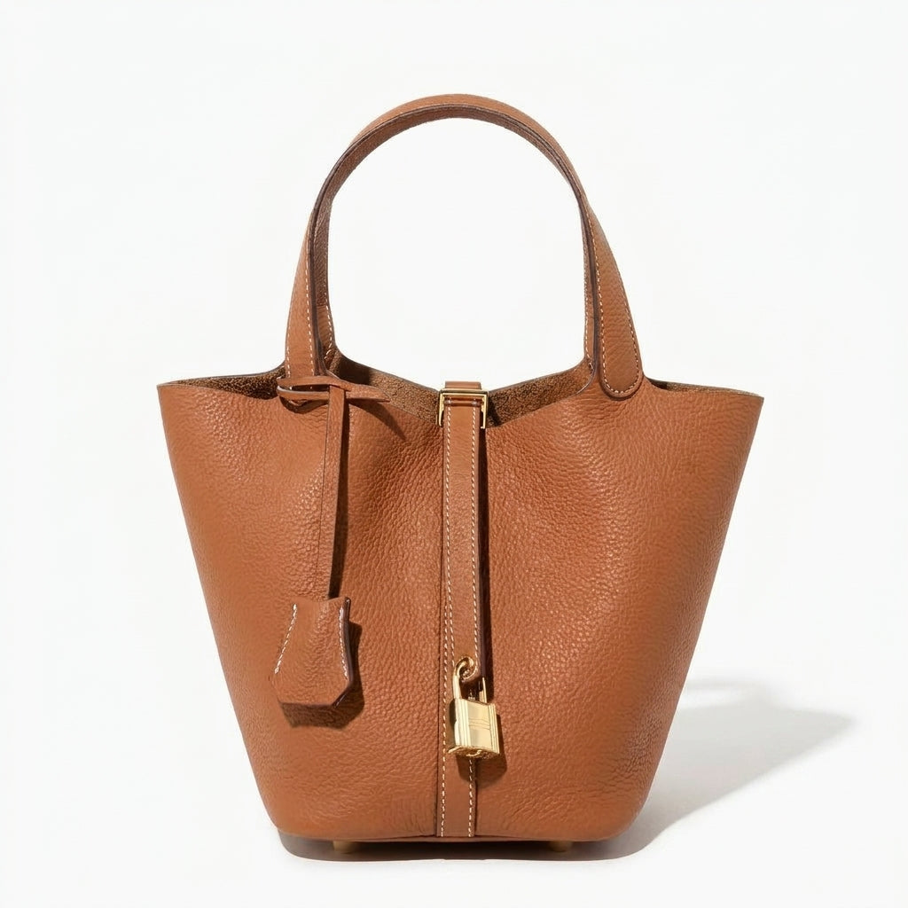 Aura | Bolso cubo de cuero con candado dorado