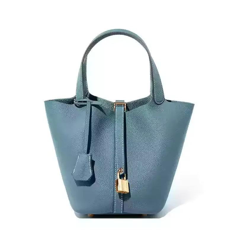 Aura | Bolso cubo de cuero con candado dorado