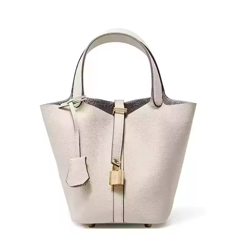 Aura | Bolso cubo de cuero con candado dorado